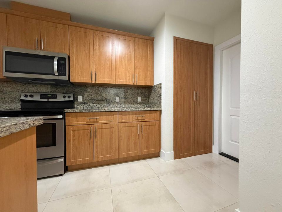 For Rent: $3,000 (3 beds, 2 baths, 1858 Square Feet)