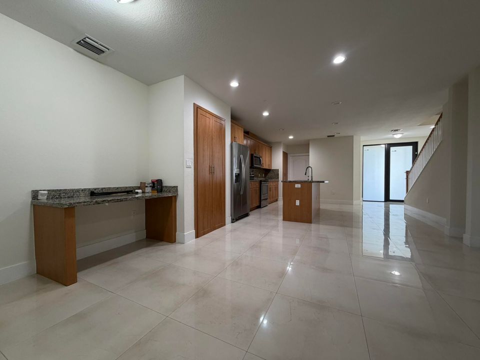 For Rent: $3,000 (3 beds, 2 baths, 1858 Square Feet)