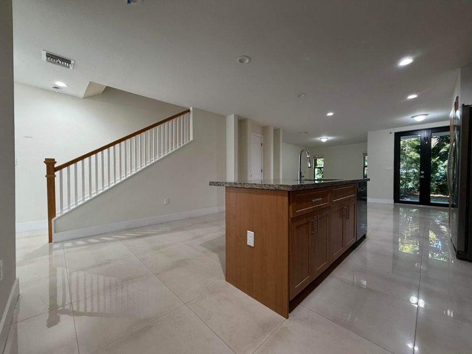 For Rent: $3,000 (3 beds, 2 baths, 1858 Square Feet)