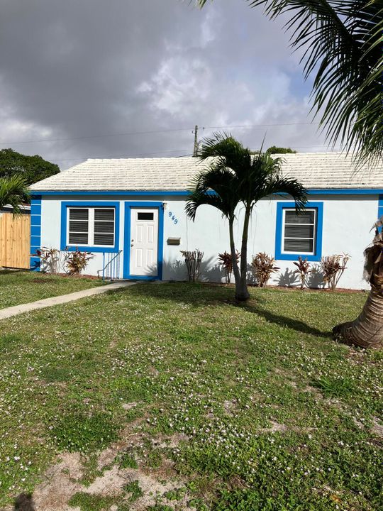 For Rent: $3,000 (3 beds, 2 baths, 1110 Square Feet)