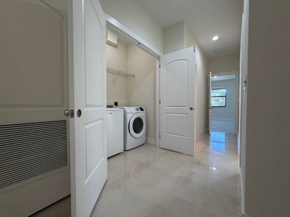 For Rent: $3,000 (3 beds, 2 baths, 1858 Square Feet)