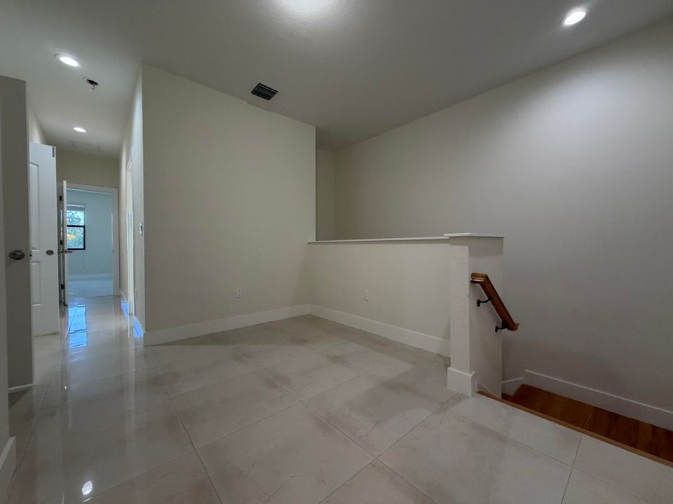 For Rent: $3,000 (3 beds, 2 baths, 1858 Square Feet)