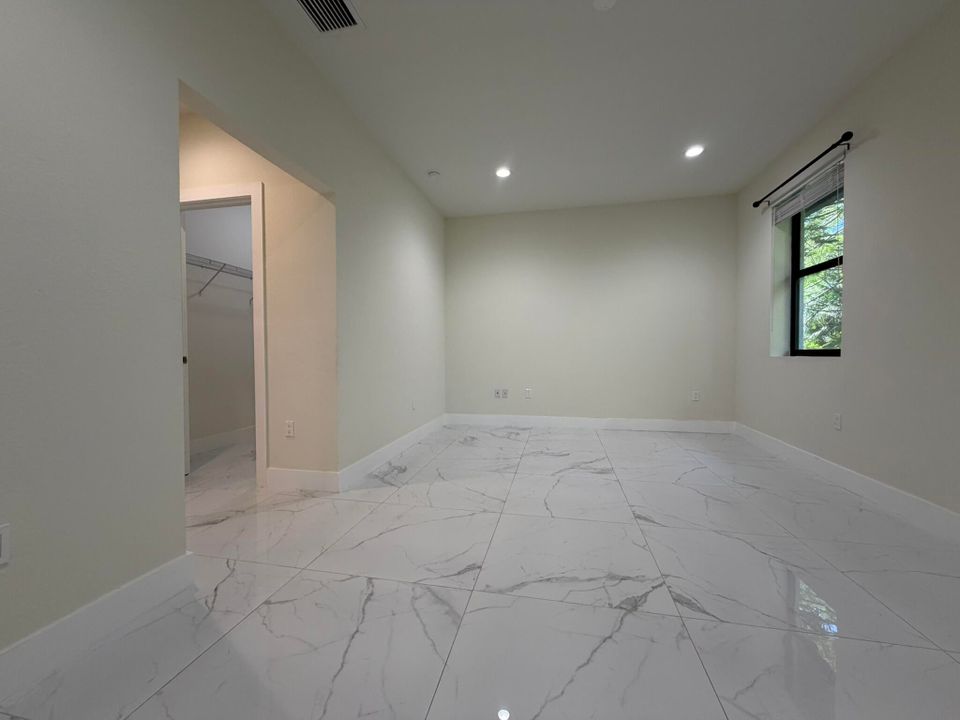 For Rent: $3,000 (3 beds, 2 baths, 1858 Square Feet)