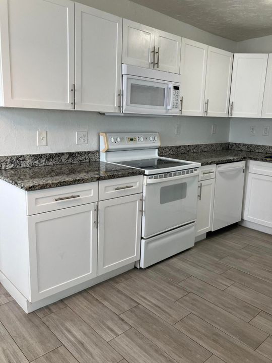 For Rent: $3,000 (3 beds, 2 baths, 1110 Square Feet)