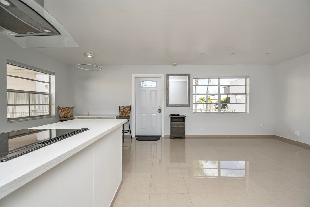 For Sale: $140,000 (2 beds, 2 baths, 910 Square Feet)