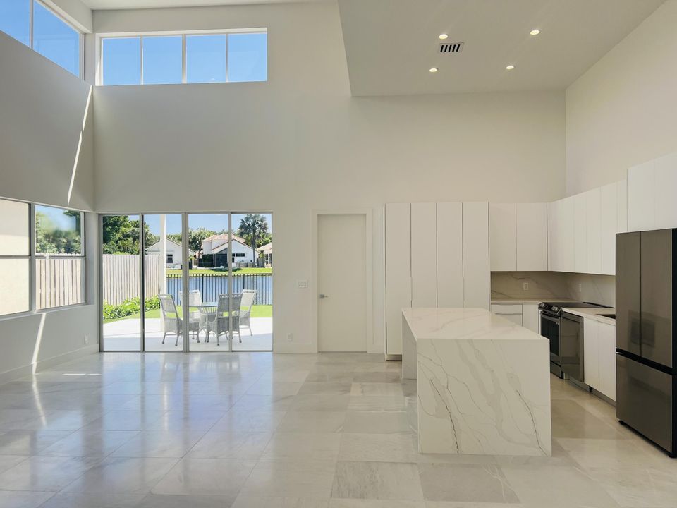 En Venta: $748,000 (3 camas, 2 baños, 2270 Pies cuadrados)