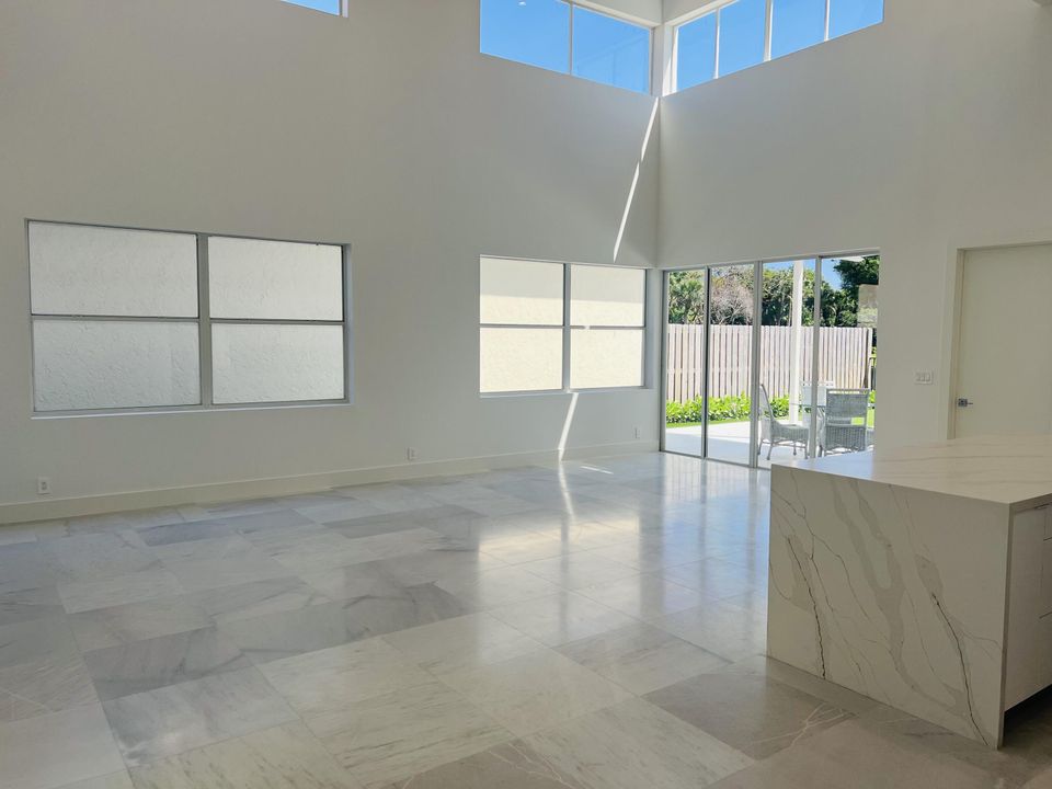 En Venta: $748,000 (3 camas, 2 baños, 2270 Pies cuadrados)