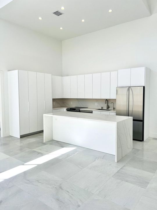 En Venta: $748,000 (3 camas, 2 baños, 2270 Pies cuadrados)