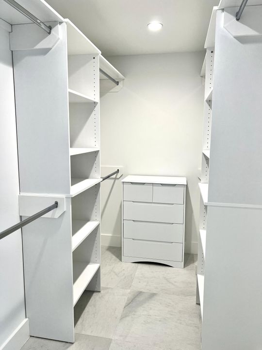 En Venta: $748,000 (3 camas, 2 baños, 2270 Pies cuadrados)