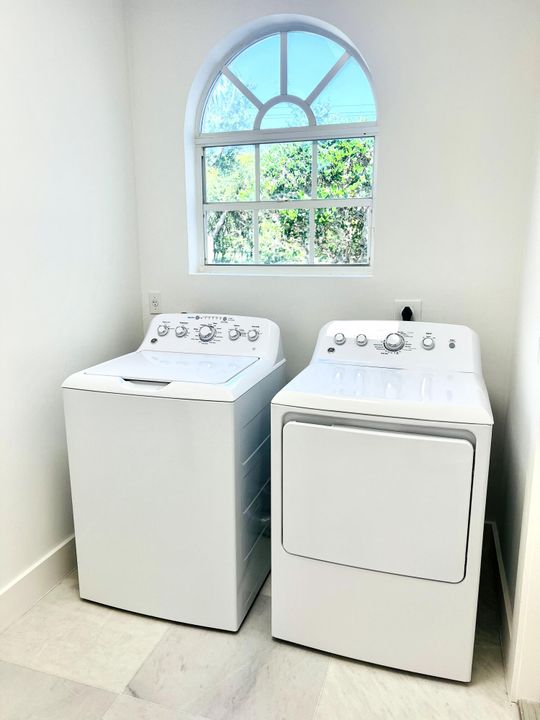 En Venta: $748,000 (3 camas, 2 baños, 2270 Pies cuadrados)