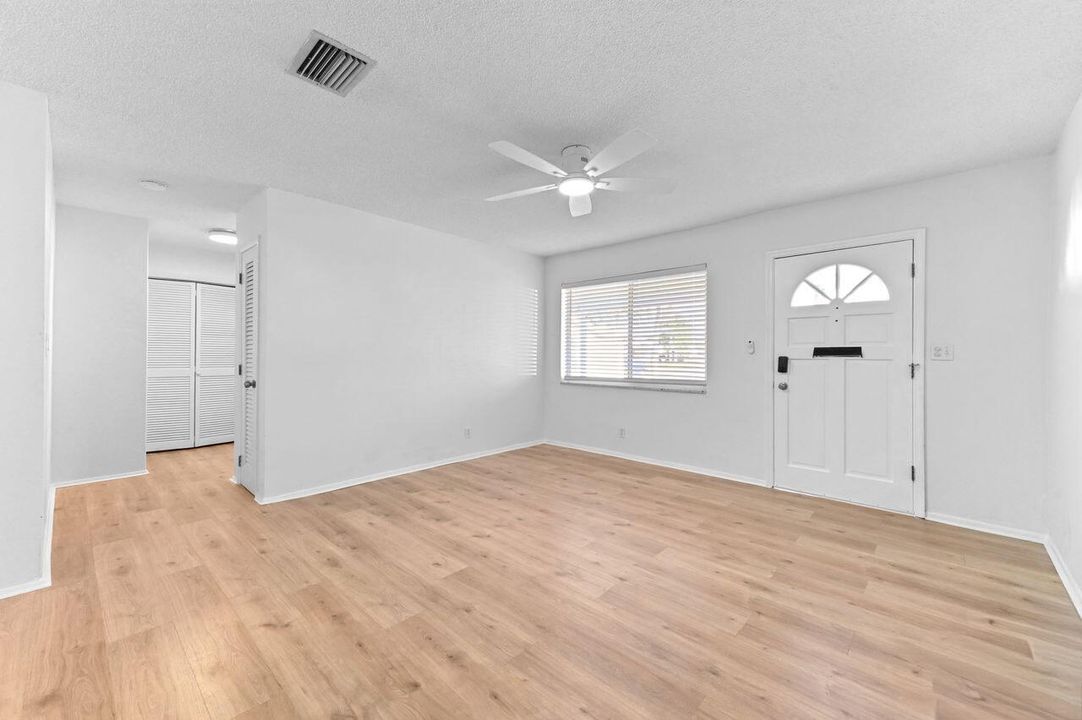 На продажу: $392,900 (3 спален, 2 ванн, 1806 Квадратных фут)