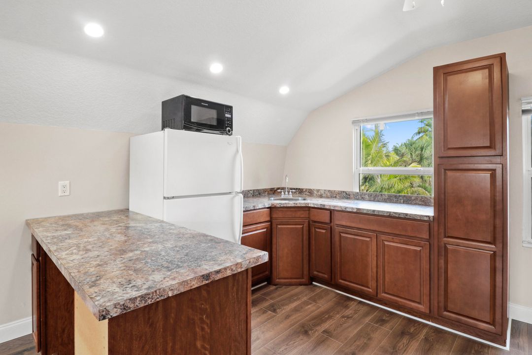 出租: $1,595 (1 贝兹, 1 浴室, 432 平方英尺)