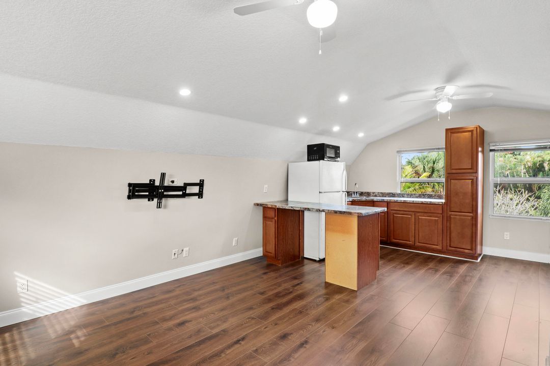 出租: $1,595 (1 贝兹, 1 浴室, 432 平方英尺)