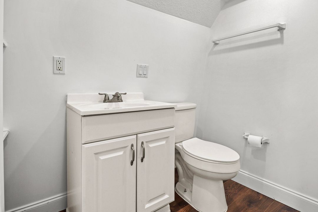 出租: $1,595 (1 贝兹, 1 浴室, 432 平方英尺)