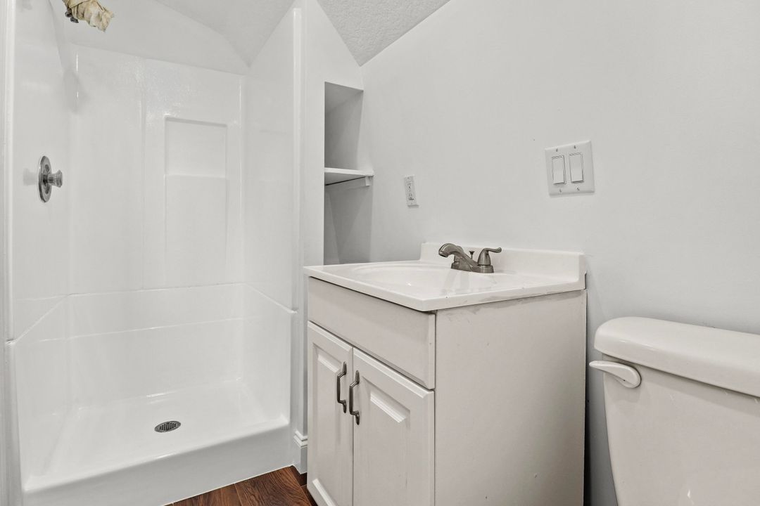 出租: $1,595 (1 贝兹, 1 浴室, 432 平方英尺)