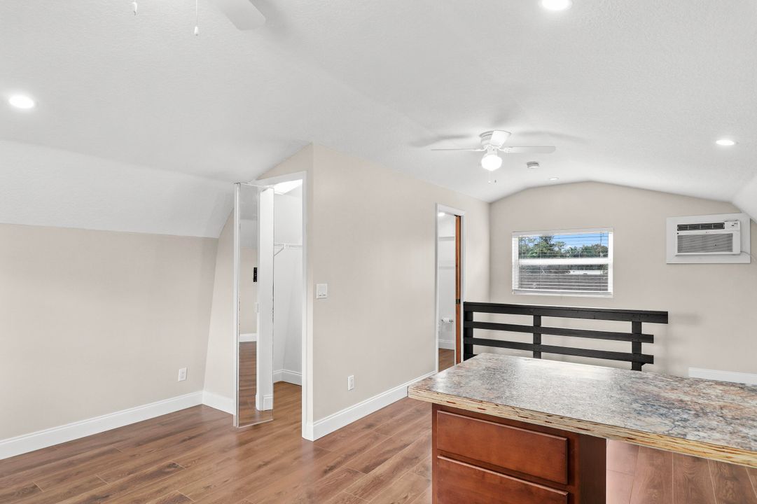 出租: $1,595 (1 贝兹, 1 浴室, 432 平方英尺)