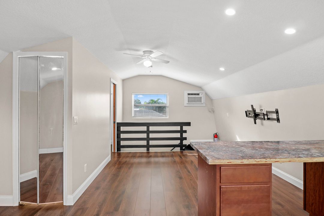 出租: $1,595 (1 贝兹, 1 浴室, 432 平方英尺)