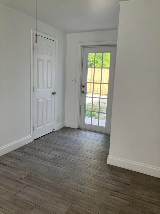 For Rent: $3,000 (3 beds, 2 baths, 1110 Square Feet)