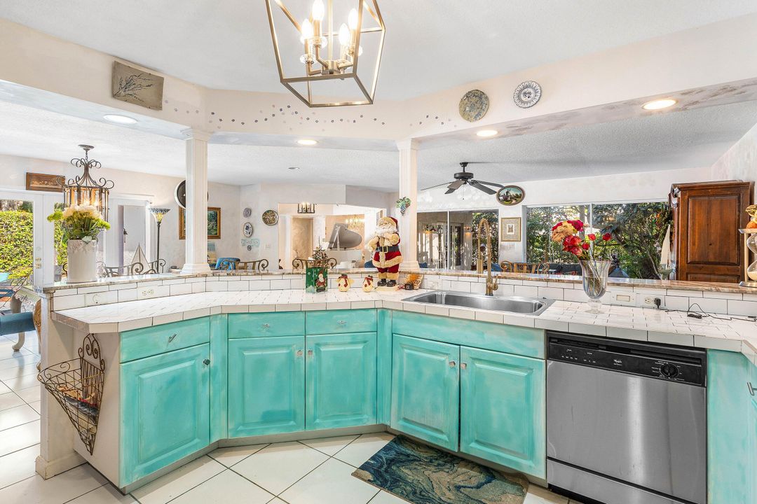 En Venta: $2,300,000 (3 camas, 3 baños, 2694 Pies cuadrados)