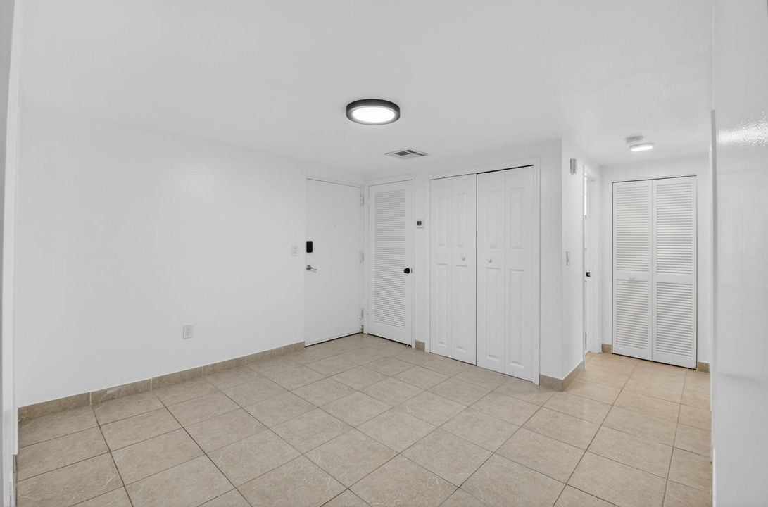 For Sale: $250,000 (2 beds, 2 baths, 945 Square Feet)