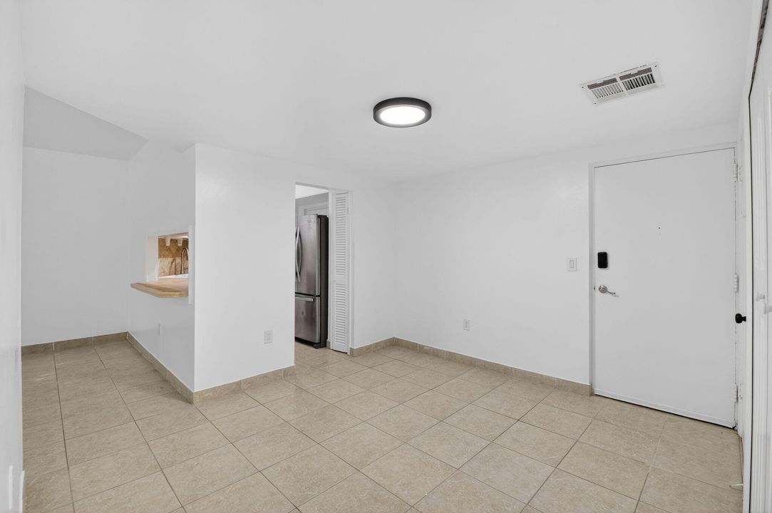 For Sale: $250,000 (2 beds, 2 baths, 945 Square Feet)