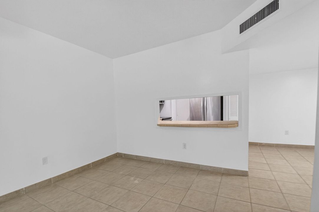 For Sale: $250,000 (2 beds, 2 baths, 945 Square Feet)