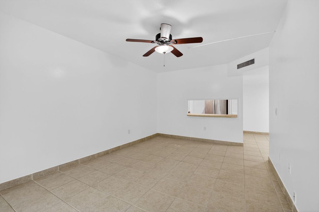 For Sale: $250,000 (2 beds, 2 baths, 945 Square Feet)