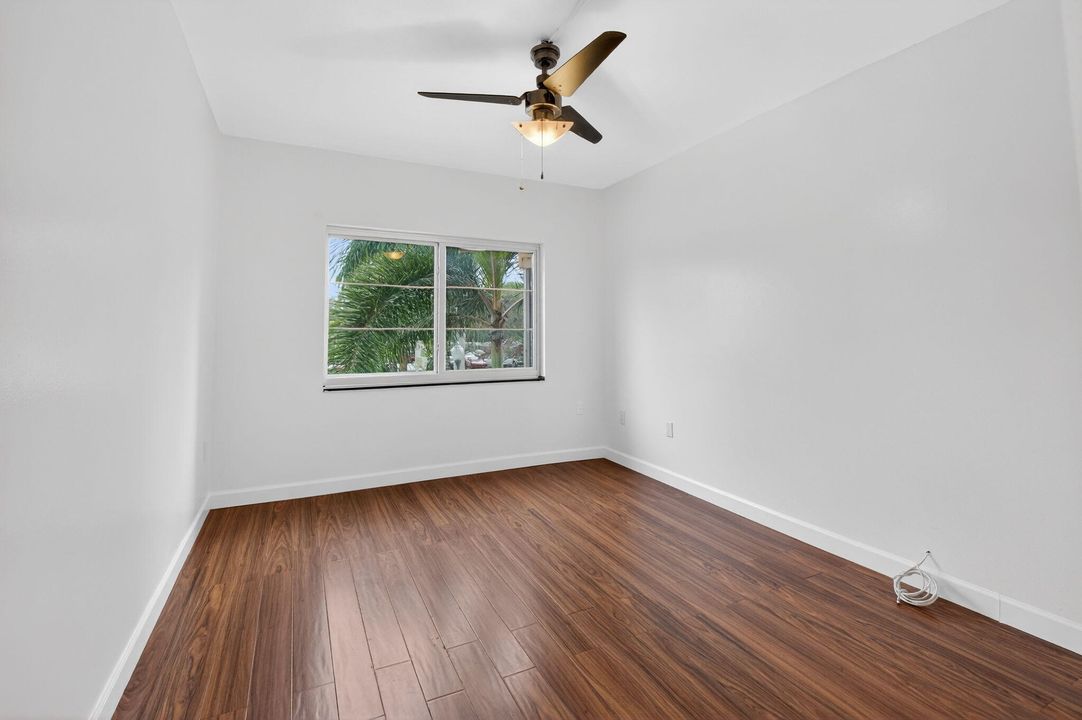 For Sale: $250,000 (2 beds, 2 baths, 945 Square Feet)