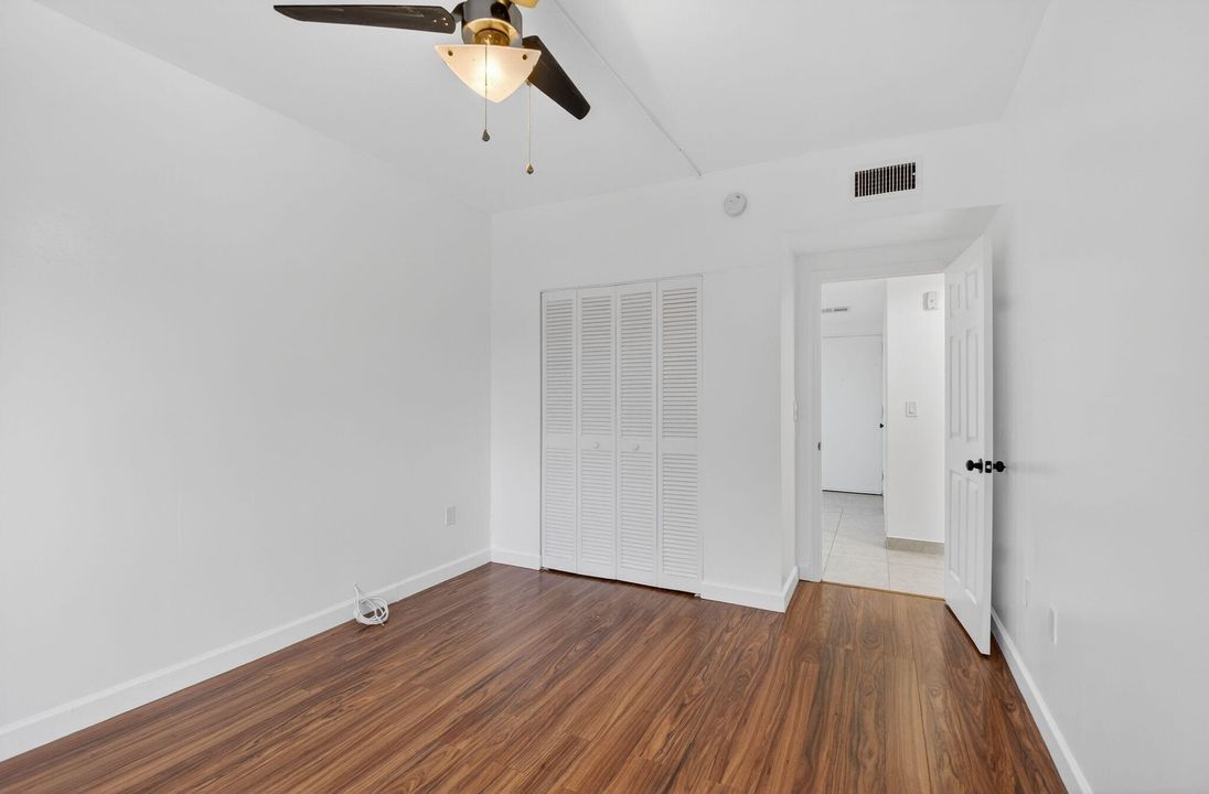 For Sale: $250,000 (2 beds, 2 baths, 945 Square Feet)