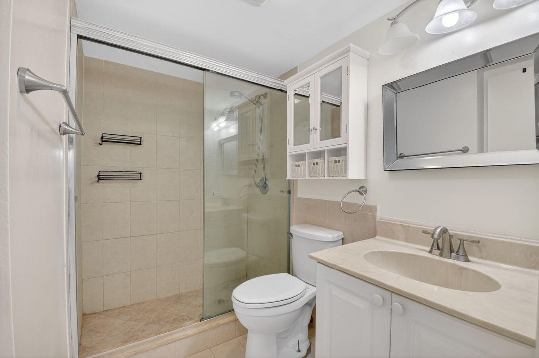 For Sale: $250,000 (2 beds, 2 baths, 945 Square Feet)