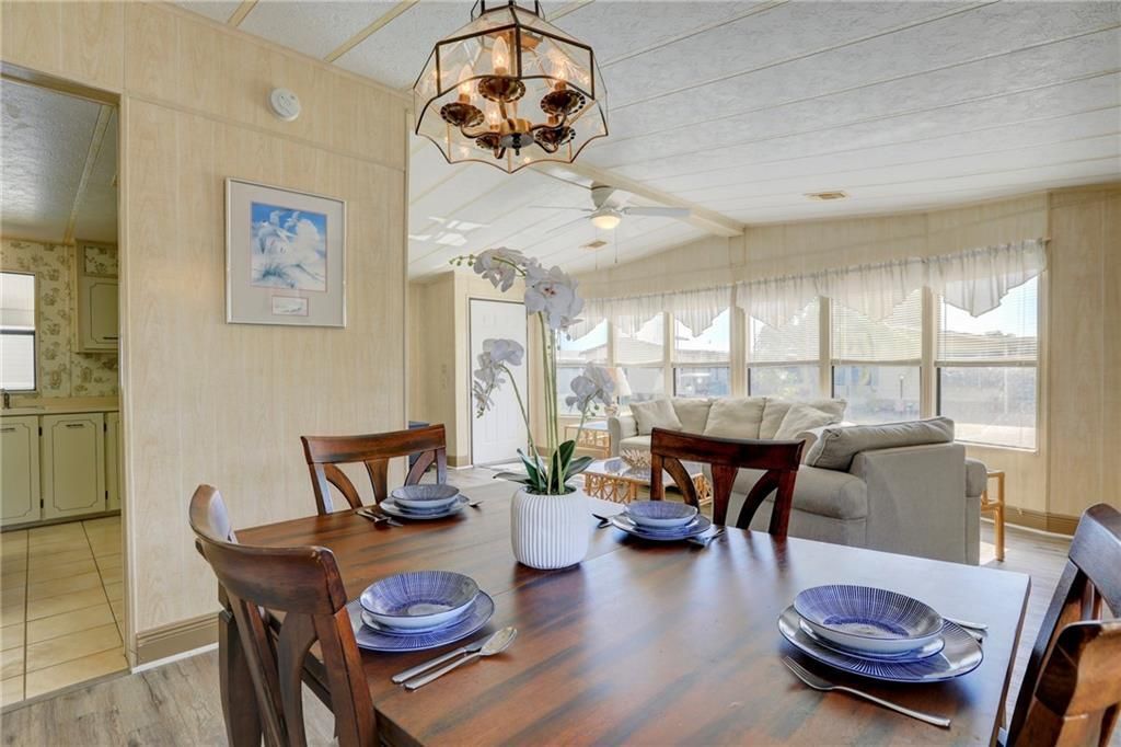 For Sale: $169,000 (2 beds, 2 baths, 1110 Square Feet)