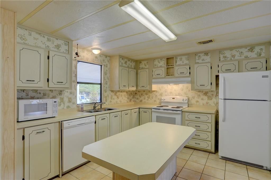For Sale: $169,000 (2 beds, 2 baths, 1110 Square Feet)