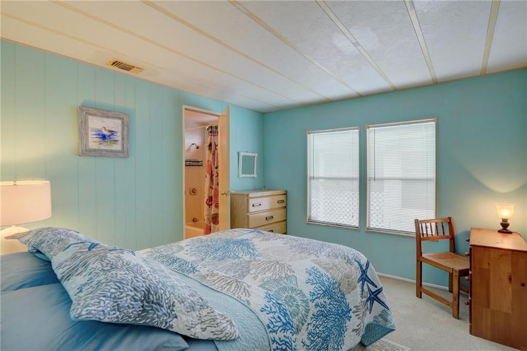 For Sale: $169,000 (2 beds, 2 baths, 1110 Square Feet)