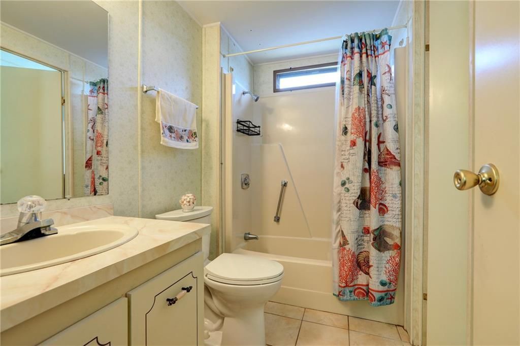 For Sale: $169,000 (2 beds, 2 baths, 1110 Square Feet)