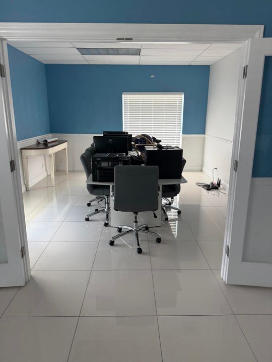 待售: $2,700 (0 贝兹, 0 浴室, 1300 平方英尺)