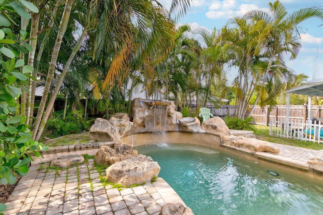 出租: $1,595 (1 贝兹, 1 浴室, 432 平方英尺)