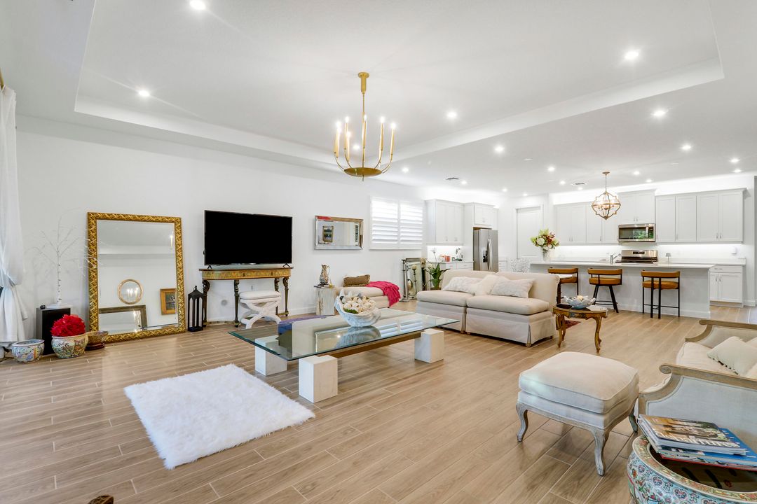 For Sale: $449,000 (2 beds, 2 baths, 2354 Square Feet)