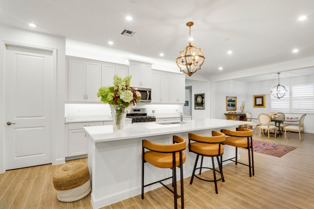 For Sale: $449,000 (2 beds, 2 baths, 2354 Square Feet)