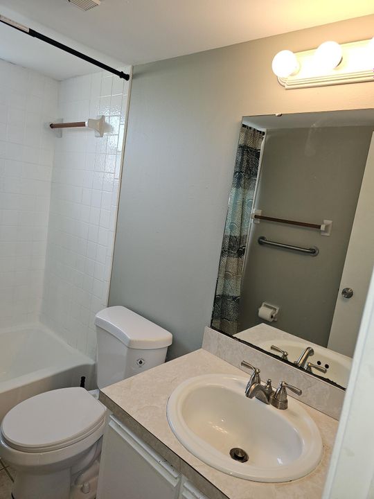 For Sale: $169,900 (2 beds, 2 baths, 782 Square Feet)