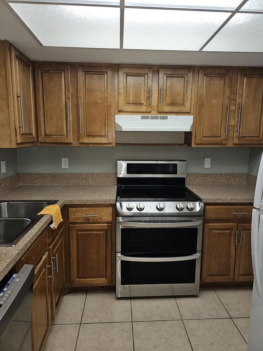 For Sale: $169,900 (2 beds, 2 baths, 782 Square Feet)