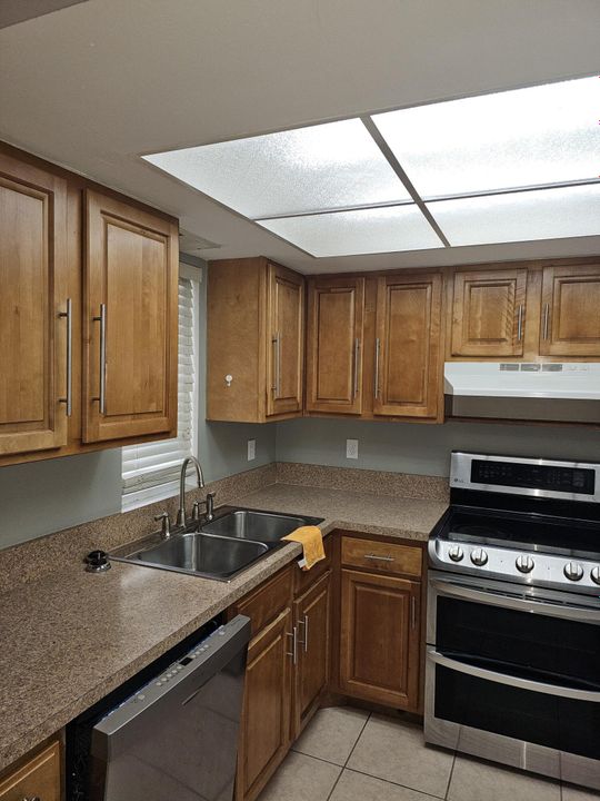 For Sale: $169,900 (2 beds, 2 baths, 782 Square Feet)