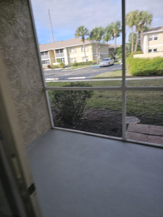 For Sale: $169,900 (2 beds, 2 baths, 782 Square Feet)