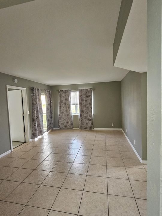 For Sale: $169,900 (2 beds, 2 baths, 782 Square Feet)