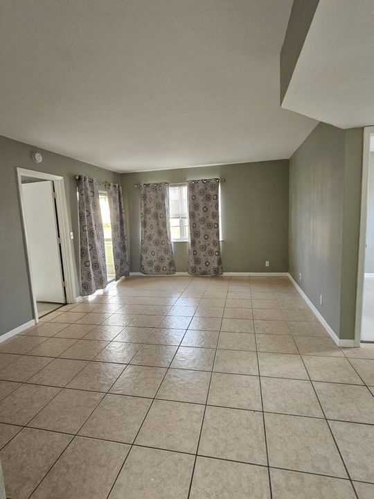 For Sale: $169,900 (2 beds, 2 baths, 782 Square Feet)