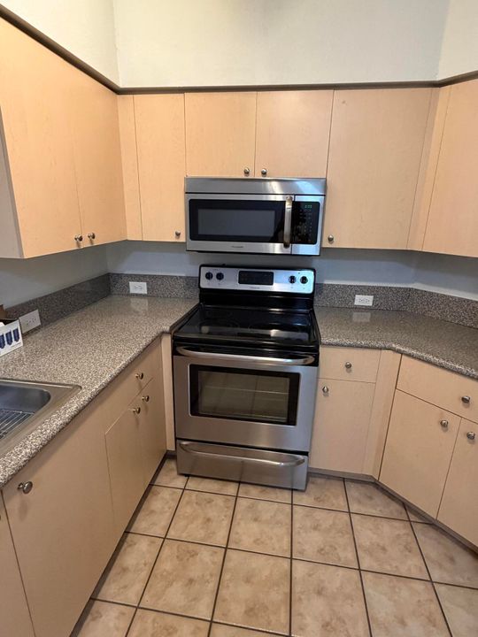 В аренду: $2,200 (2 спален, 2 ванн, 1024 Квадратных фут)