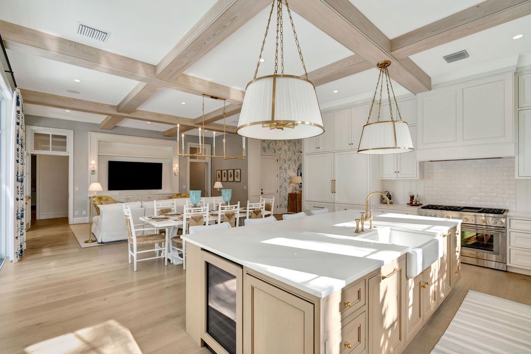 En Venta: $4,495,000 (4 camas, 4 baños, 3800 Pies cuadrados)