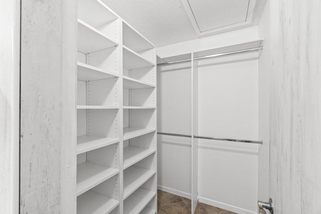 待售: $245,000 (2 贝兹, 2 浴室, 1175 平方英尺)