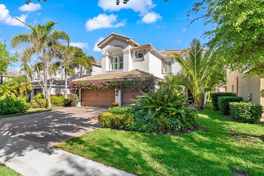 For Sale: $925,000 (6 beds, 4 baths, 3587 Square Feet)