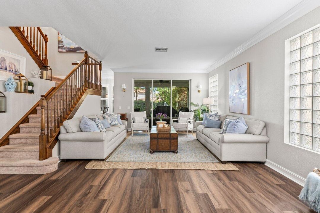 For Sale: $925,000 (6 beds, 4 baths, 3587 Square Feet)