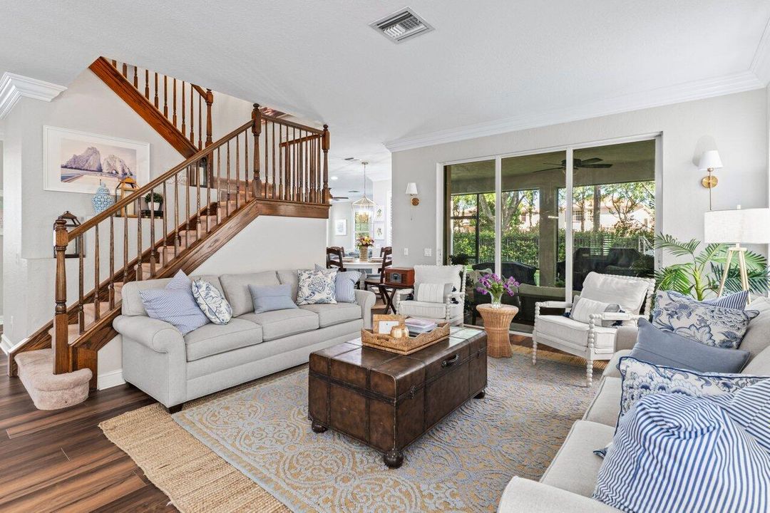 For Sale: $925,000 (6 beds, 4 baths, 3587 Square Feet)